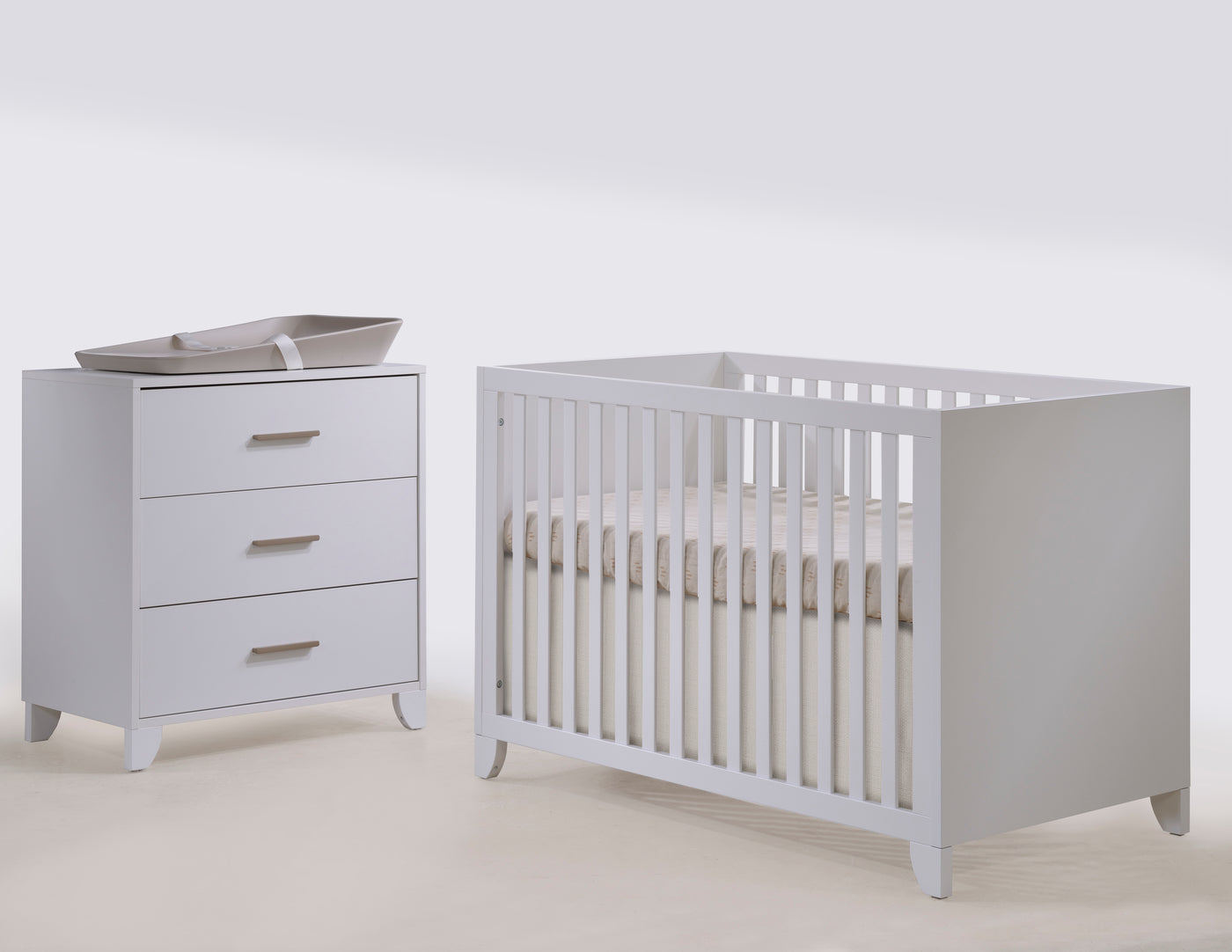 Tulip  Aiko Crib and 3 Drawer dresser set in White