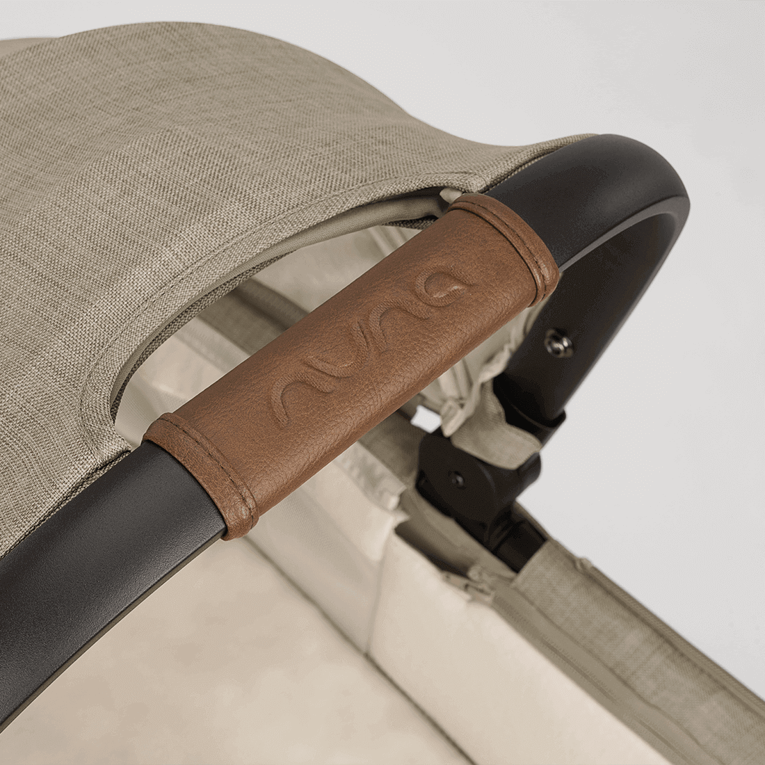 Nuna DEMI next bassinet + stand