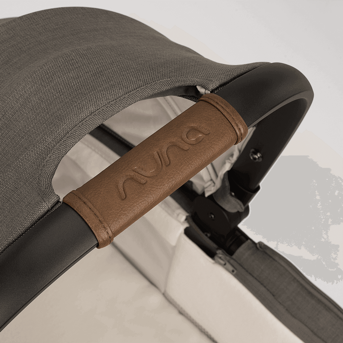 Nuna DEMI next bassinet + stand