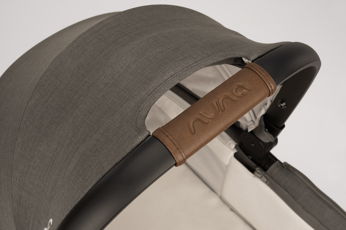 Nuna DEMI next bassinet + stand