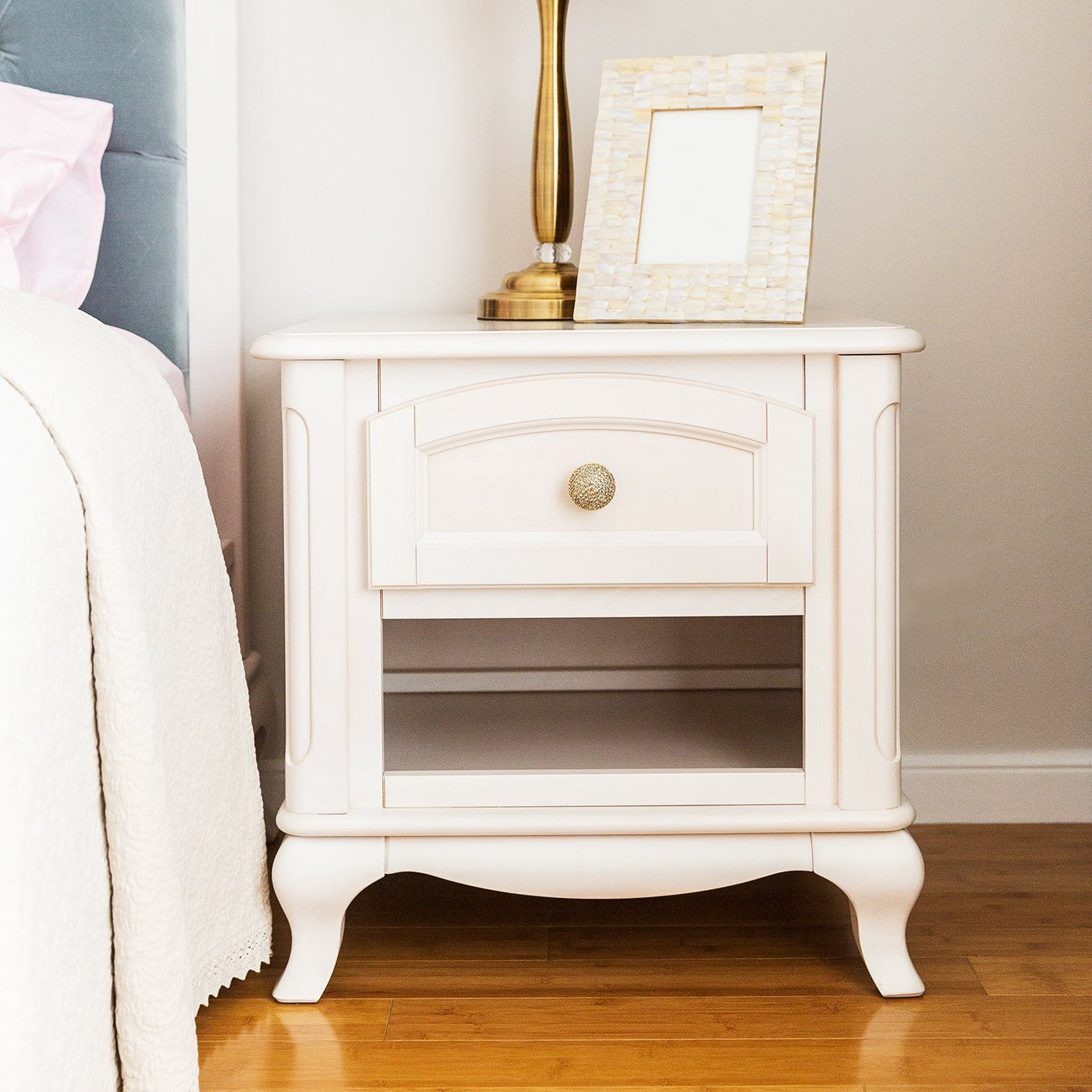 Romina Cleopatra Nightstand