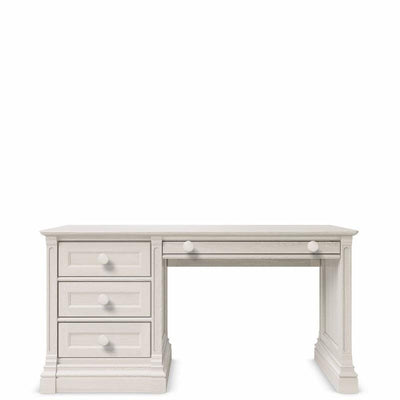 Romina Imperio Desk