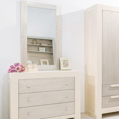 Romina Ventianni Mirror